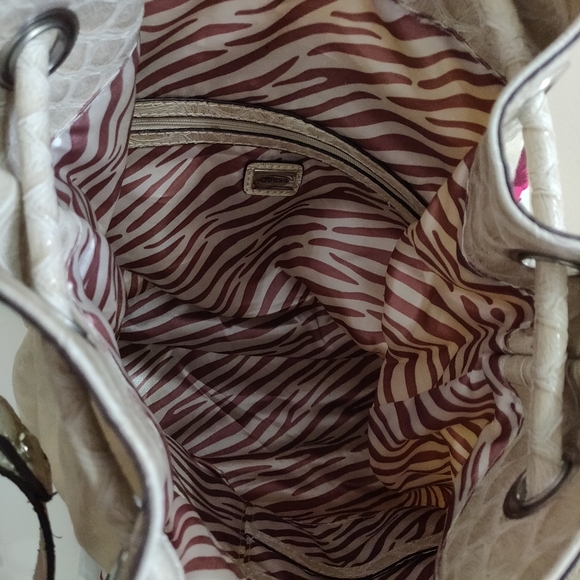 Guess Bucket Bag - Picture 6 of 7